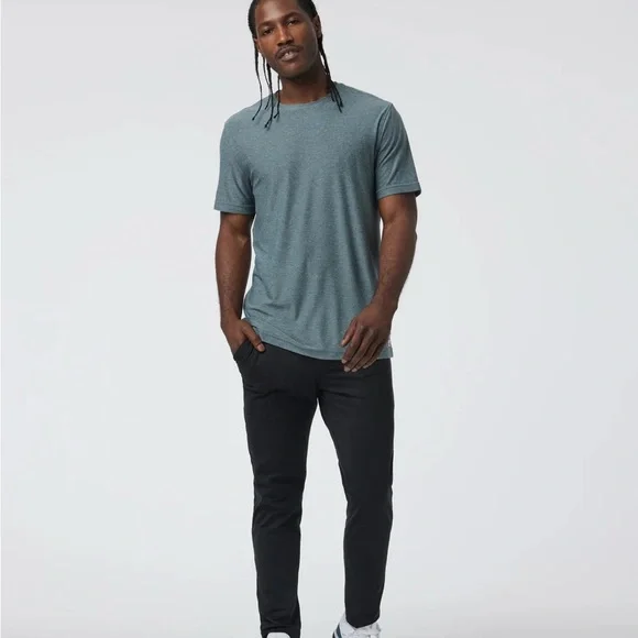 Vuori Coronado Black Streamlined Joggers - Picture 2 of 6